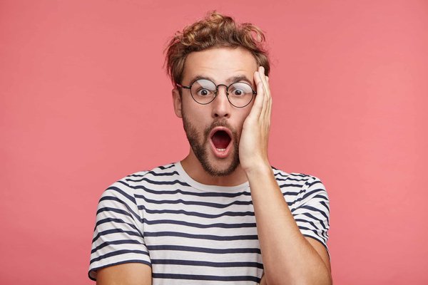 Que représente le service de femme de ménage à domicile et quelle fonction joue-t-il dans la société actuelle ?